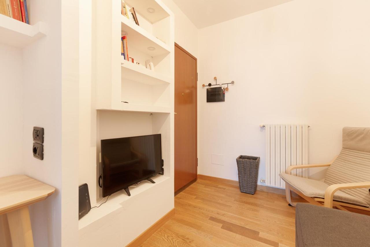 Milan Comfy Apartment X3 - With Balcony Kültér fotó